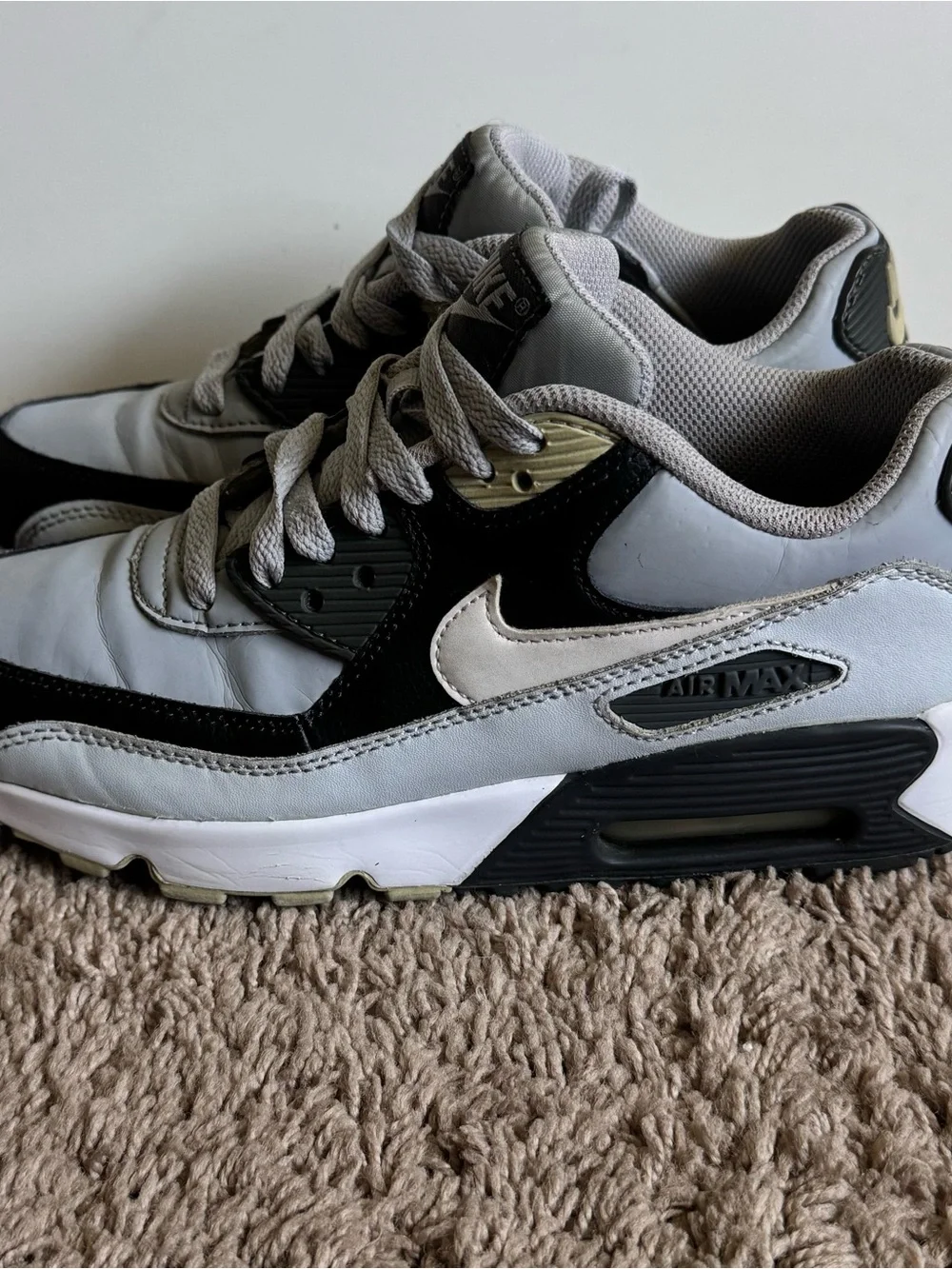 NIKE Air Max 90 Big Kids Sneakers Wolf Grey Black Leather GS Size 5.5 Youth